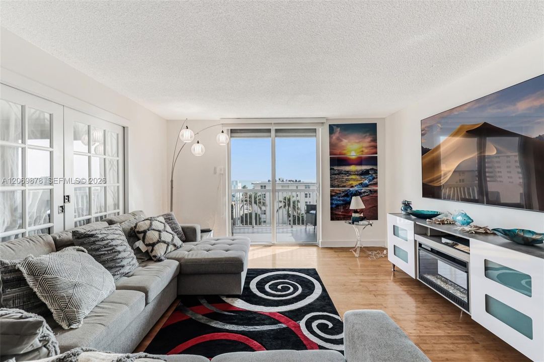 En Venta: $449,000 (2 camas, 2 baños, 1254 Pies cuadrados)
