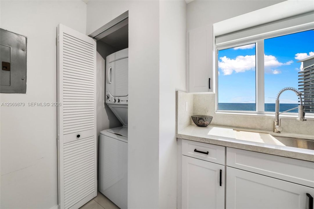 En Venta: $689,000 (2 camas, 2 baños, 970 Pies cuadrados)