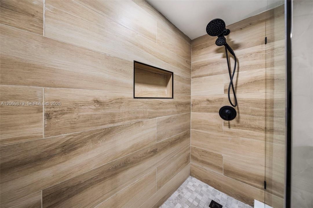 En Venta: $689,000 (2 camas, 2 baños, 970 Pies cuadrados)