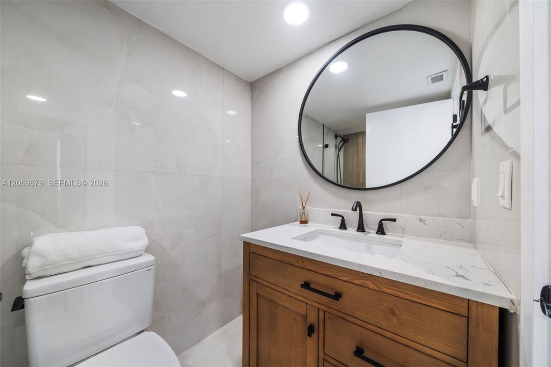 En Venta: $689,000 (2 camas, 2 baños, 970 Pies cuadrados)