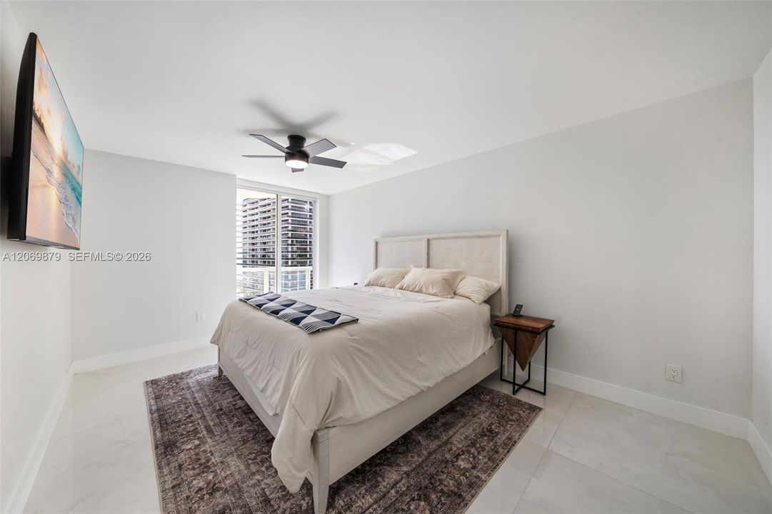 En Venta: $689,000 (2 camas, 2 baños, 970 Pies cuadrados)