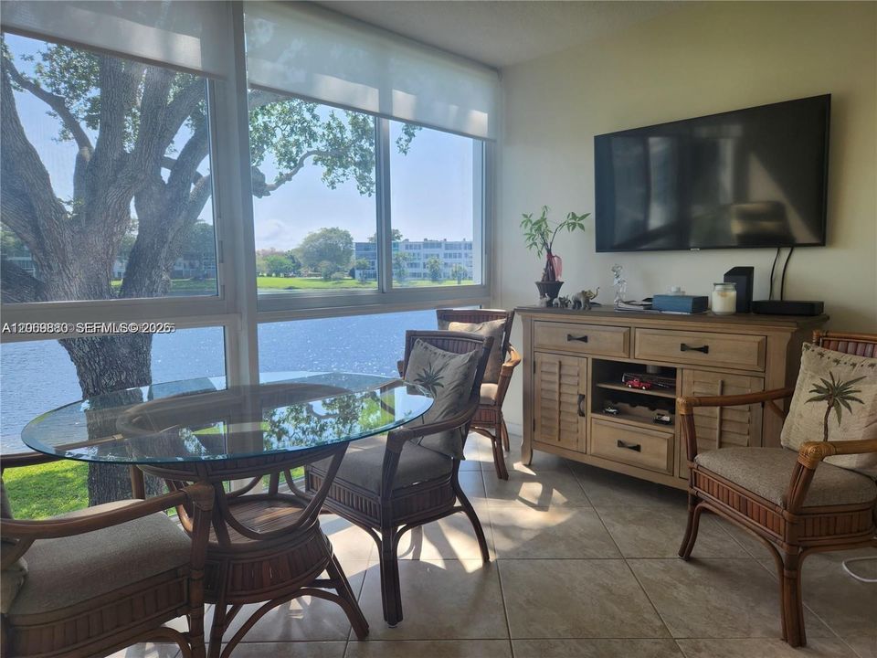 For Sale: $138,500 (1 beds, 1 baths, 700 Square Feet)