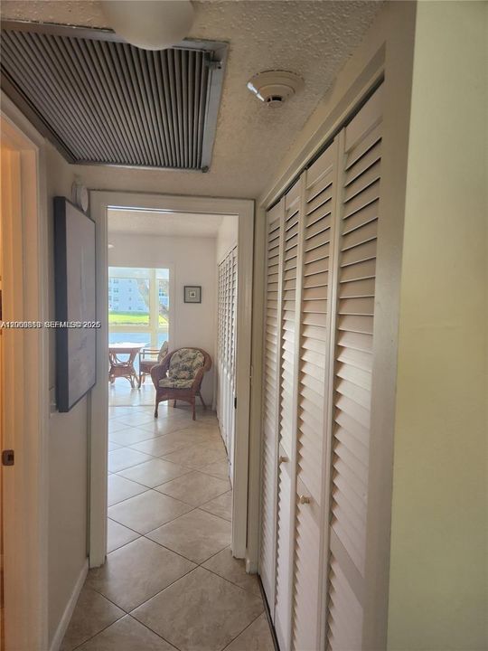 For Sale: $138,500 (1 beds, 1 baths, 700 Square Feet)