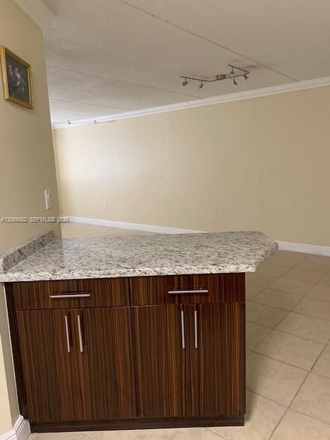 For Rent: $1,800 (1 beds, 1 baths, 749 Square Feet)