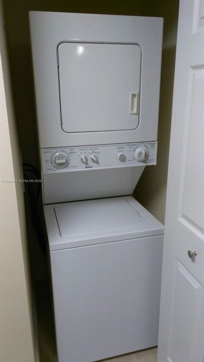 For Rent: $1,800 (1 beds, 1 baths, 749 Square Feet)