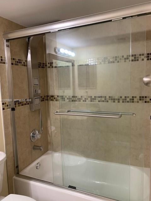 For Rent: $1,800 (1 beds, 1 baths, 749 Square Feet)