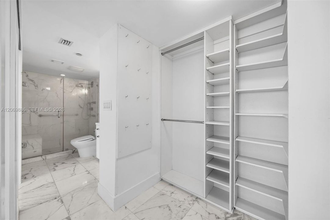 For Sale: $1,250,000 (2 beds, 2 baths, 1042 Square Feet)