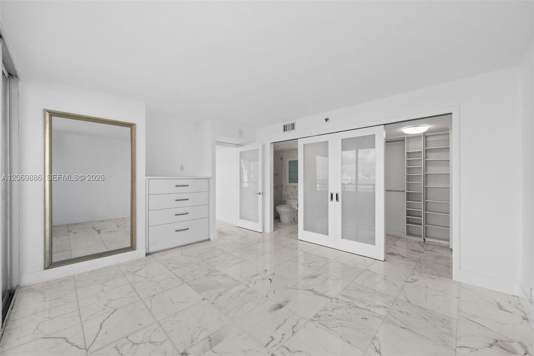 For Sale: $1,250,000 (2 beds, 2 baths, 1042 Square Feet)