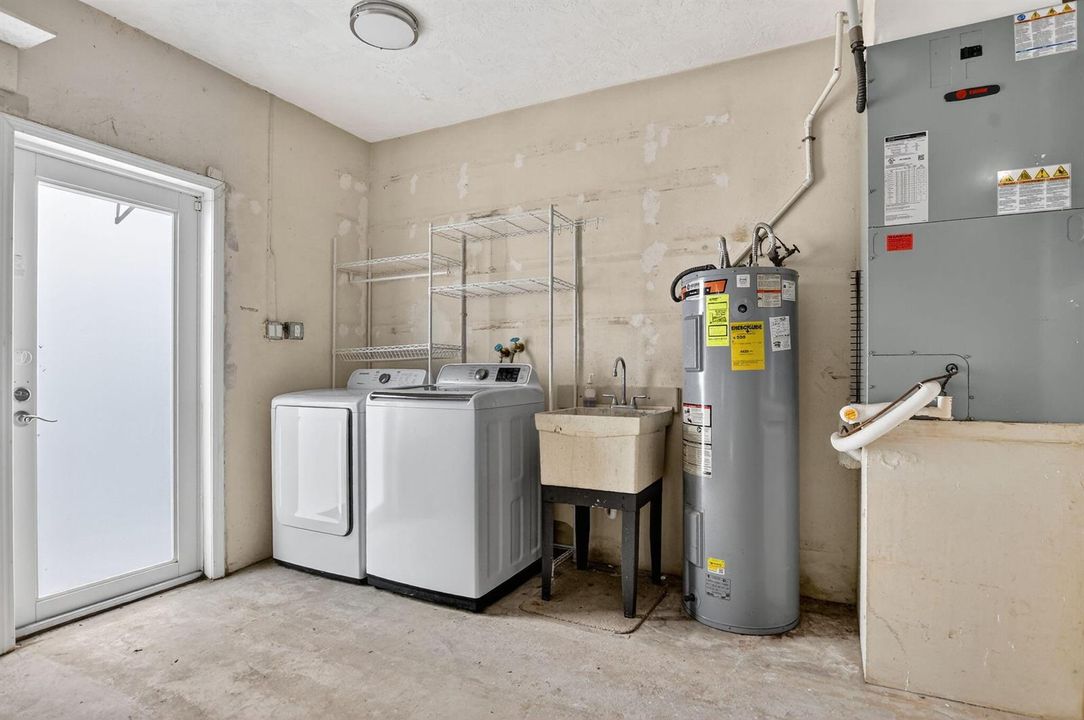 washer/dryer in garage