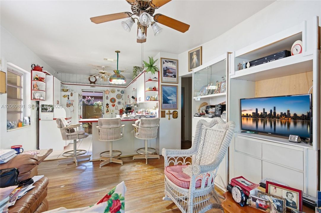 For Sale: $450,000 (3 beds, 2 baths, 1642 Square Feet)