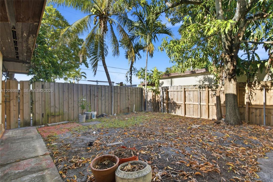 For Sale: $450,000 (3 beds, 2 baths, 1642 Square Feet)