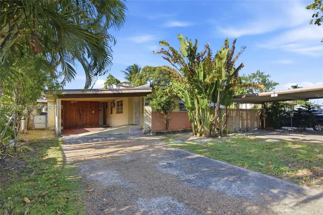 For Sale: $450,000 (3 beds, 2 baths, 1642 Square Feet)