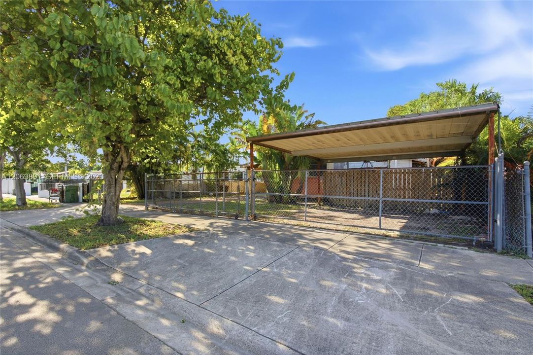 For Sale: $450,000 (3 beds, 2 baths, 1642 Square Feet)