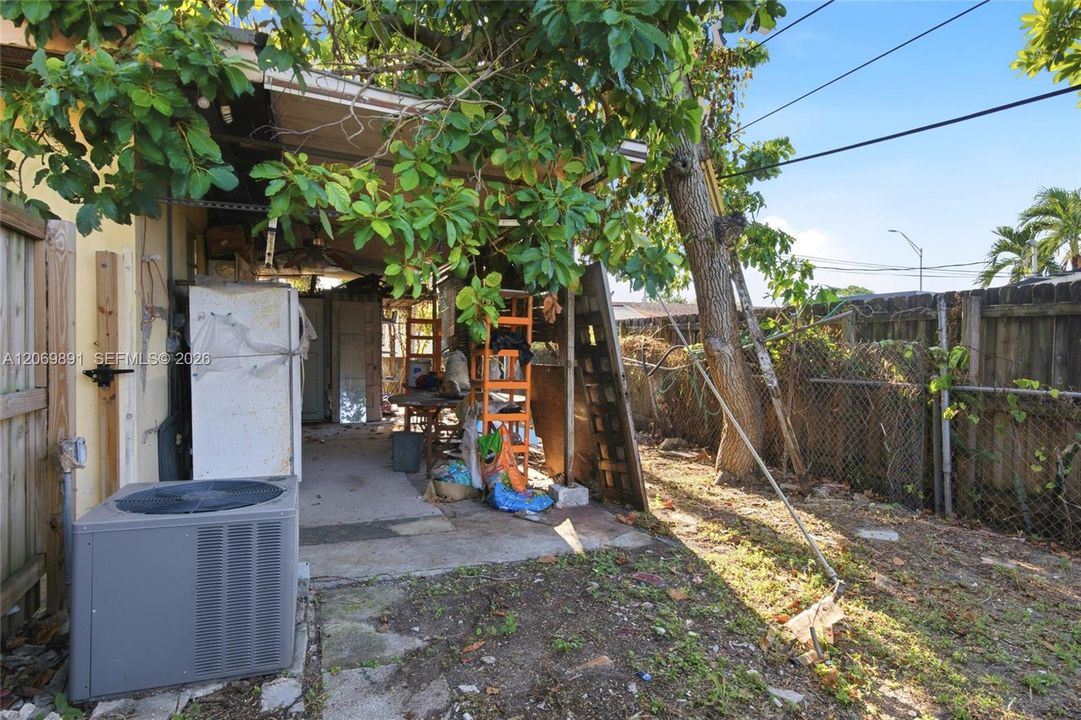 For Sale: $450,000 (3 beds, 2 baths, 1642 Square Feet)