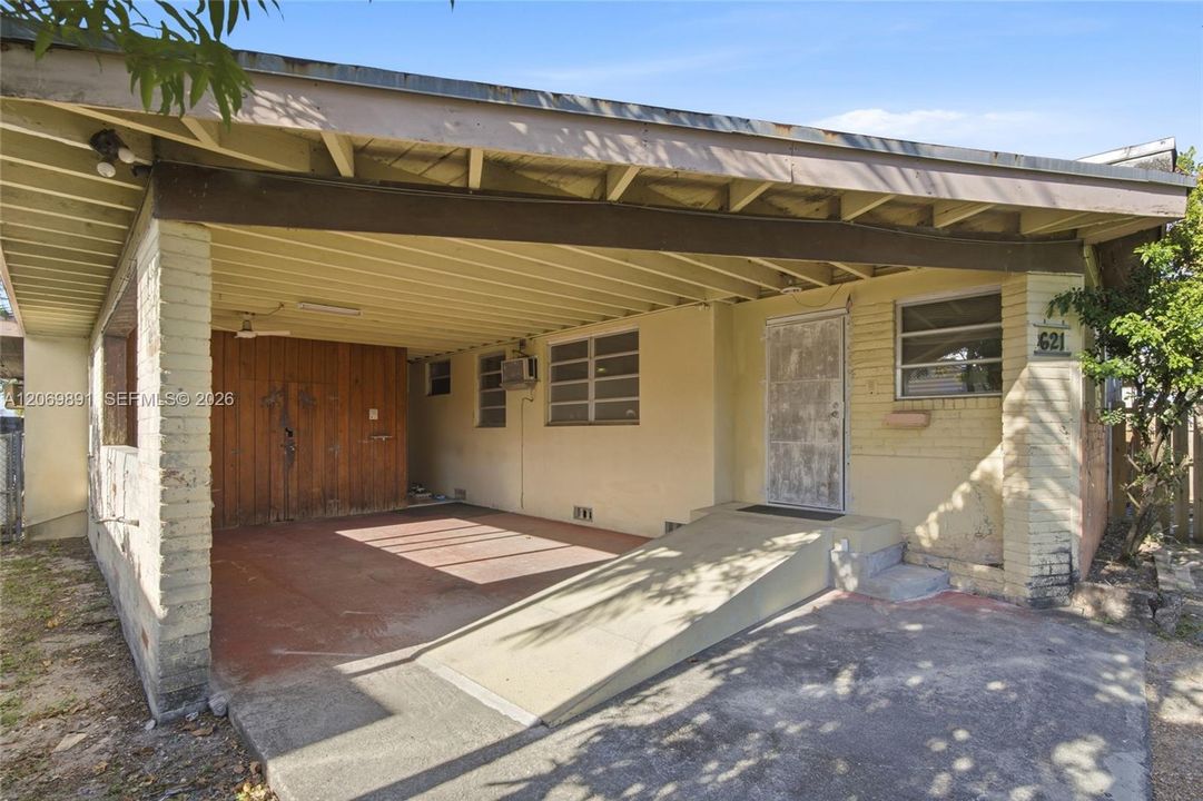 For Sale: $450,000 (3 beds, 2 baths, 1642 Square Feet)