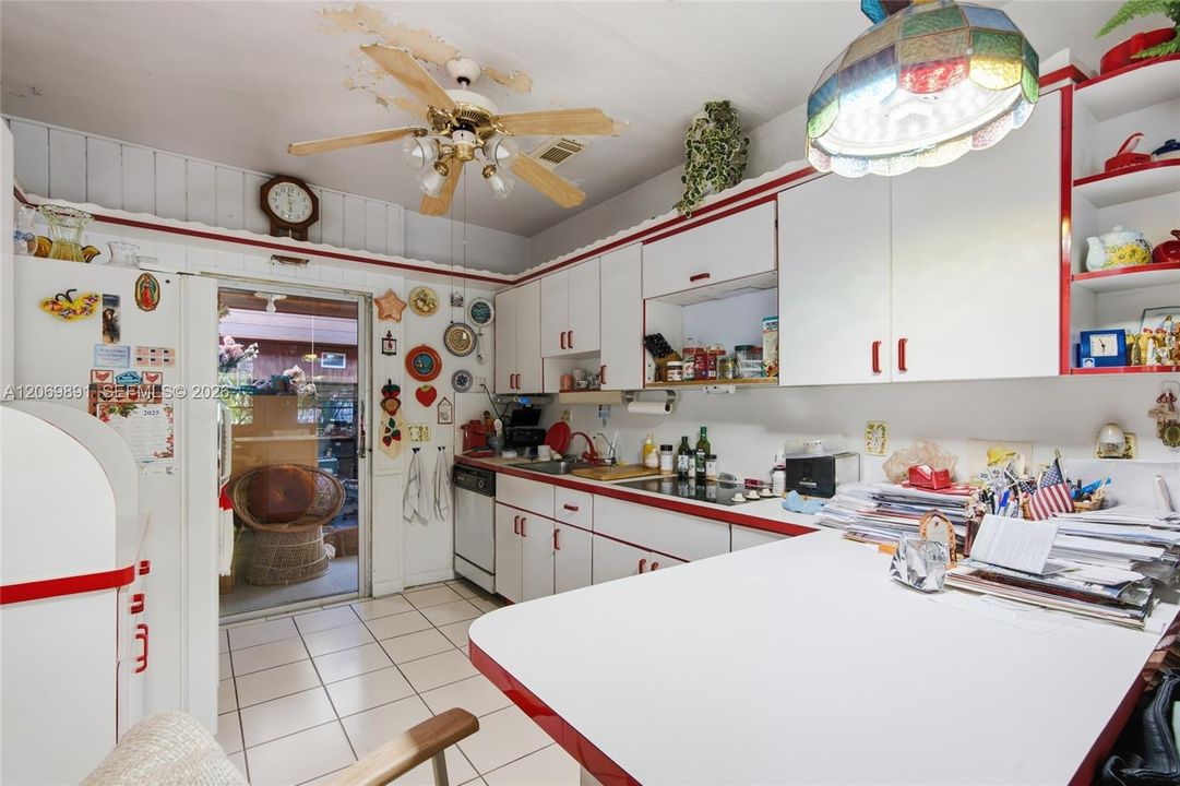 For Sale: $450,000 (3 beds, 2 baths, 1642 Square Feet)