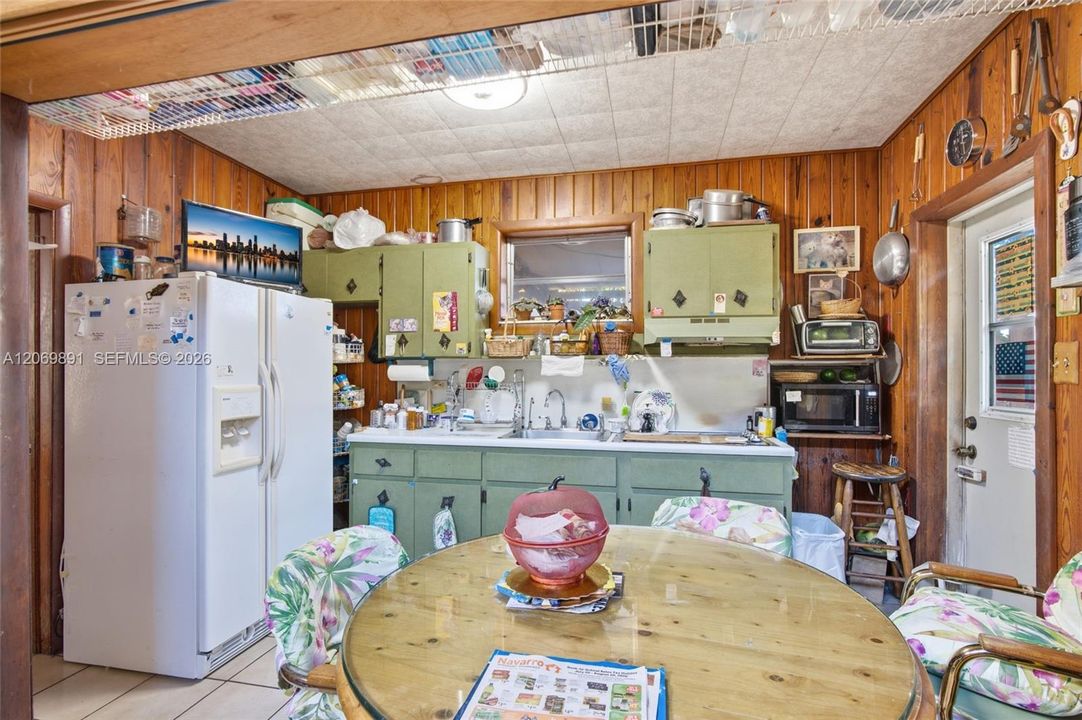 For Sale: $450,000 (3 beds, 2 baths, 1642 Square Feet)
