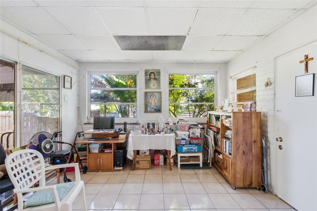 For Sale: $450,000 (3 beds, 2 baths, 1642 Square Feet)