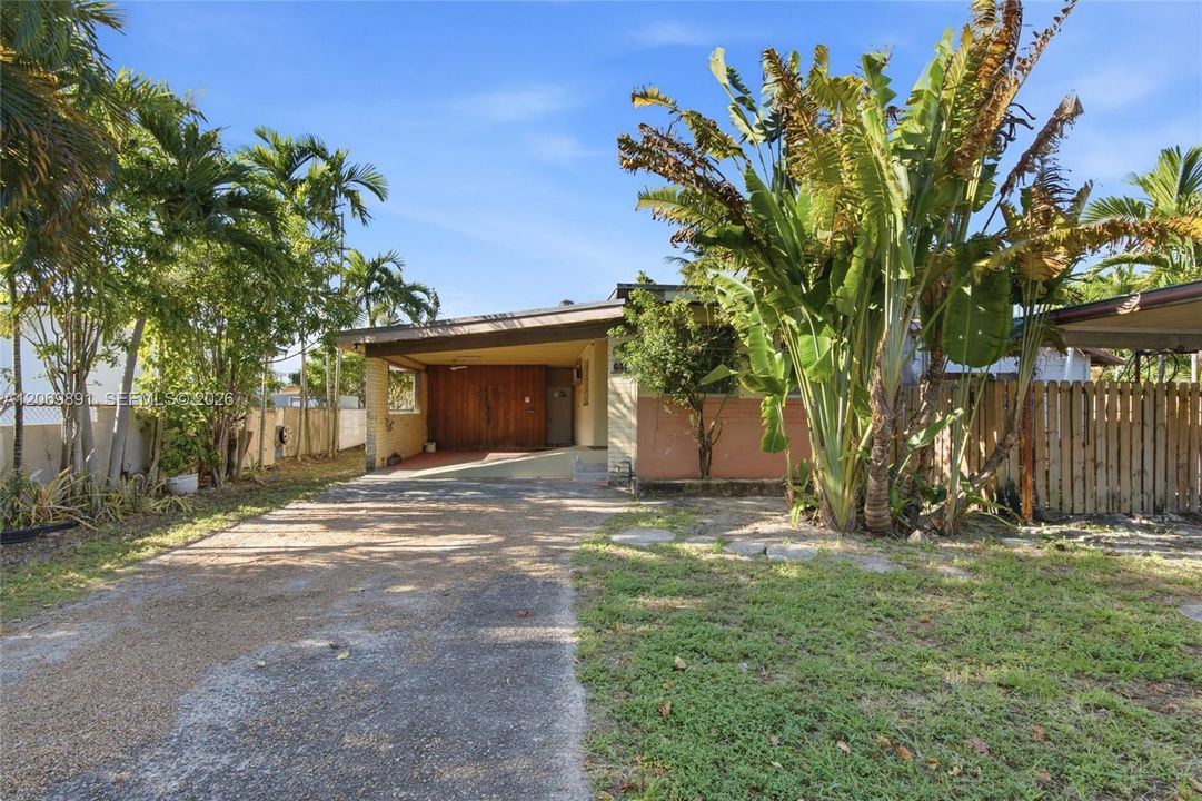 For Sale: $450,000 (3 beds, 2 baths, 1642 Square Feet)