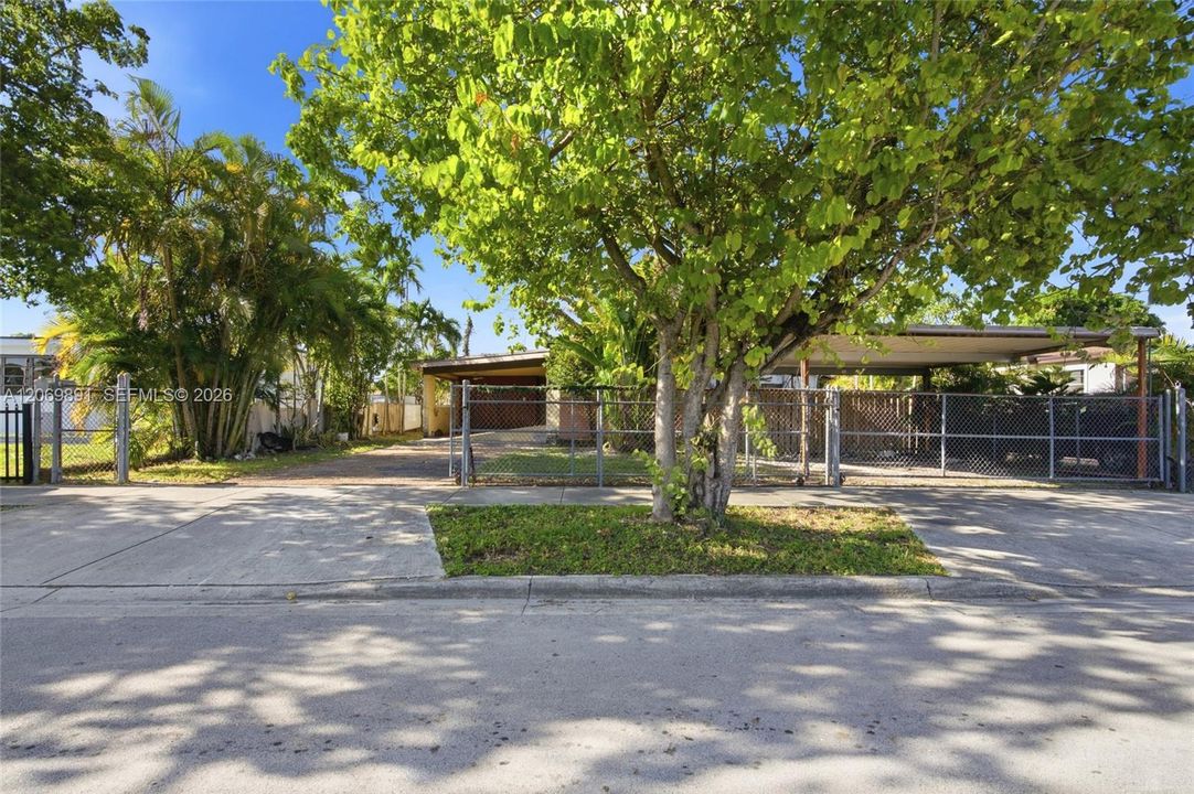 For Sale: $450,000 (3 beds, 2 baths, 1642 Square Feet)