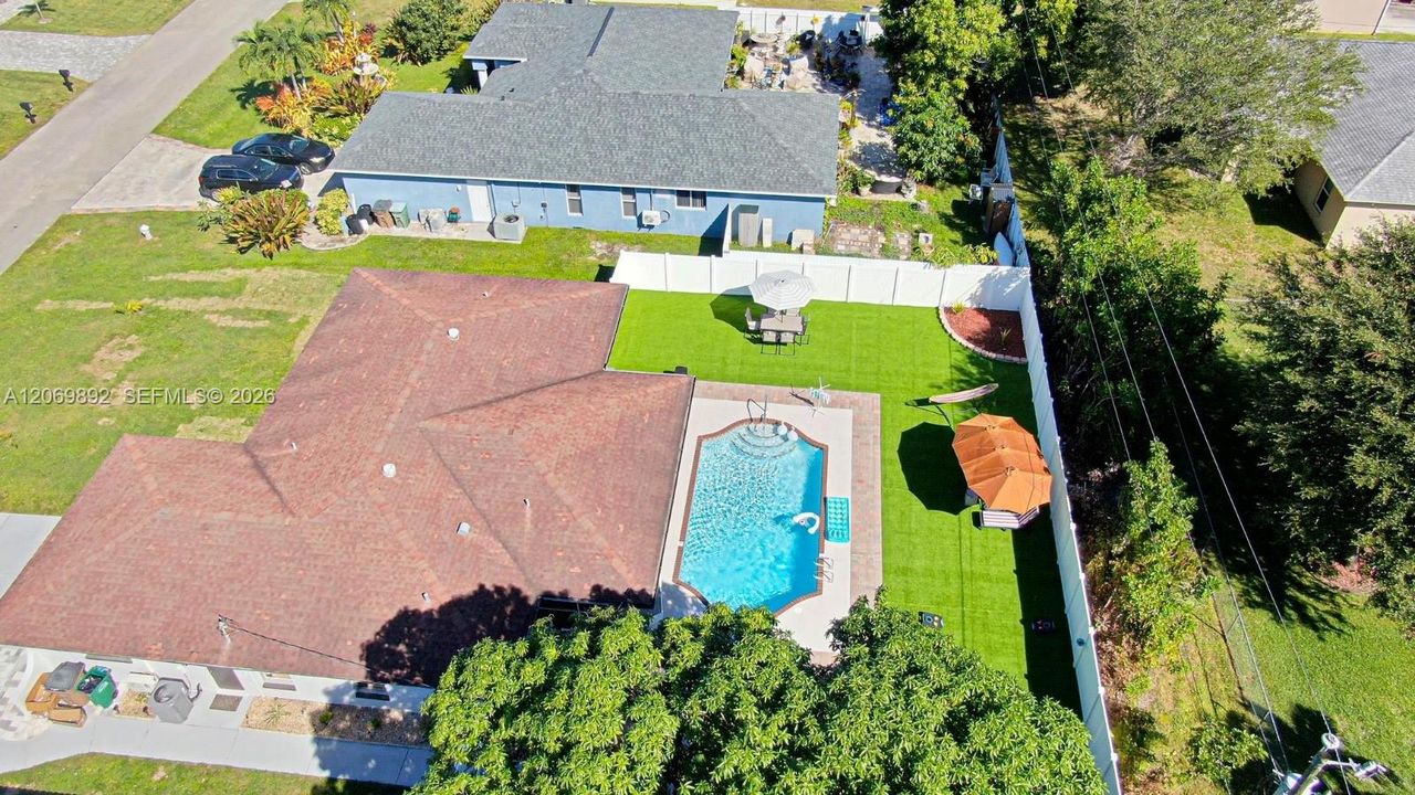 En Venta: $399,900 (3 camas, 2 baños, 1357 Pies cuadrados)