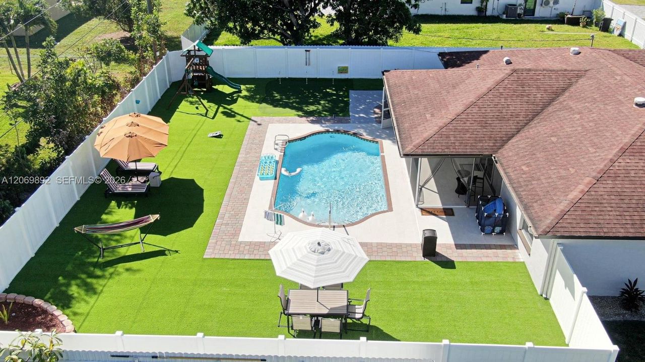 En Venta: $399,900 (3 camas, 2 baños, 1357 Pies cuadrados)