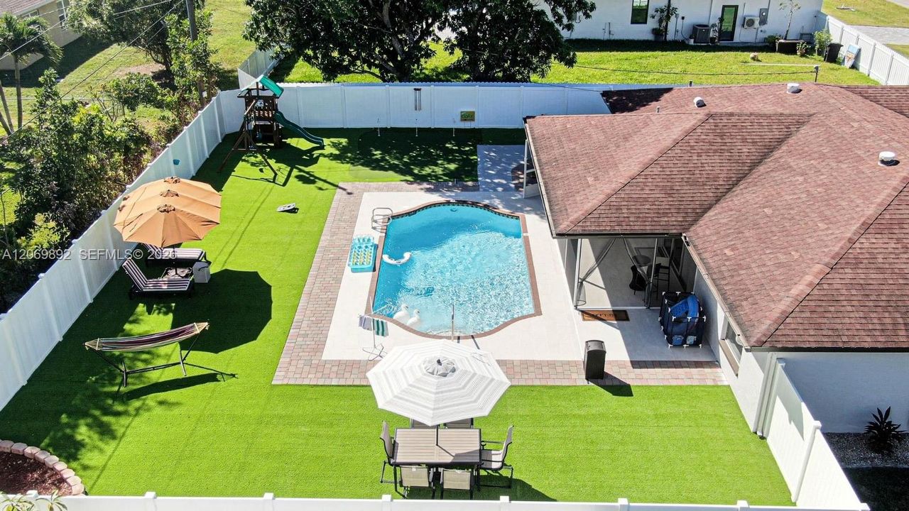 En Venta: $399,900 (3 camas, 2 baños, 1357 Pies cuadrados)