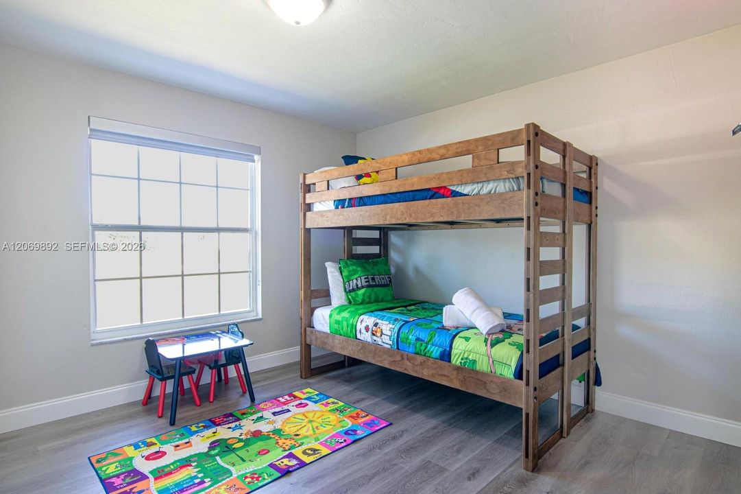 En Venta: $399,900 (3 camas, 2 baños, 1357 Pies cuadrados)
