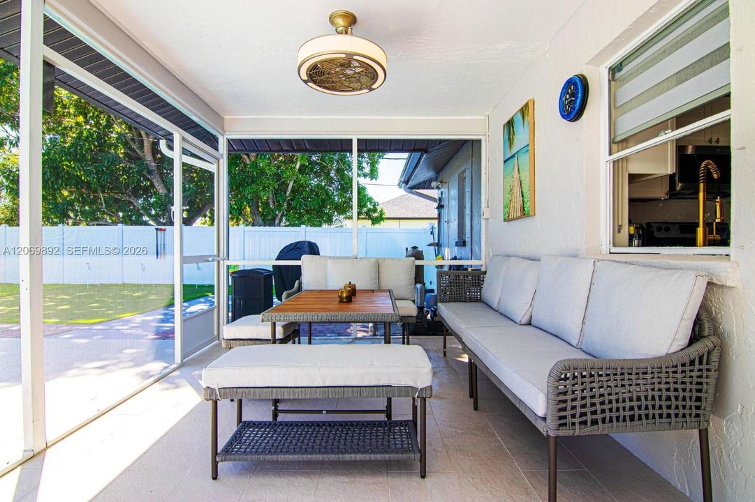En Venta: $399,900 (3 camas, 2 baños, 1357 Pies cuadrados)