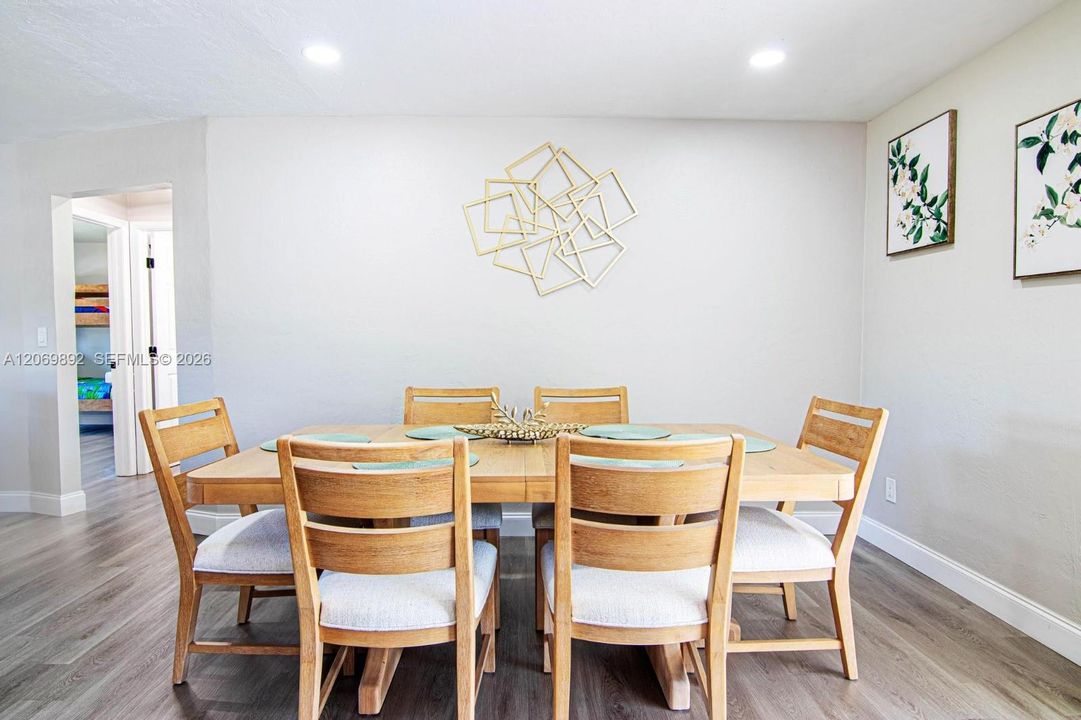 En Venta: $399,900 (3 camas, 2 baños, 1357 Pies cuadrados)