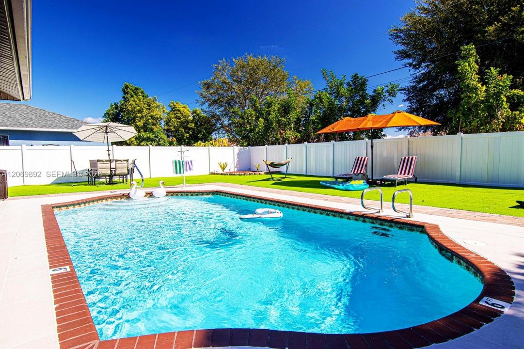 En Venta: $399,900 (3 camas, 2 baños, 1357 Pies cuadrados)