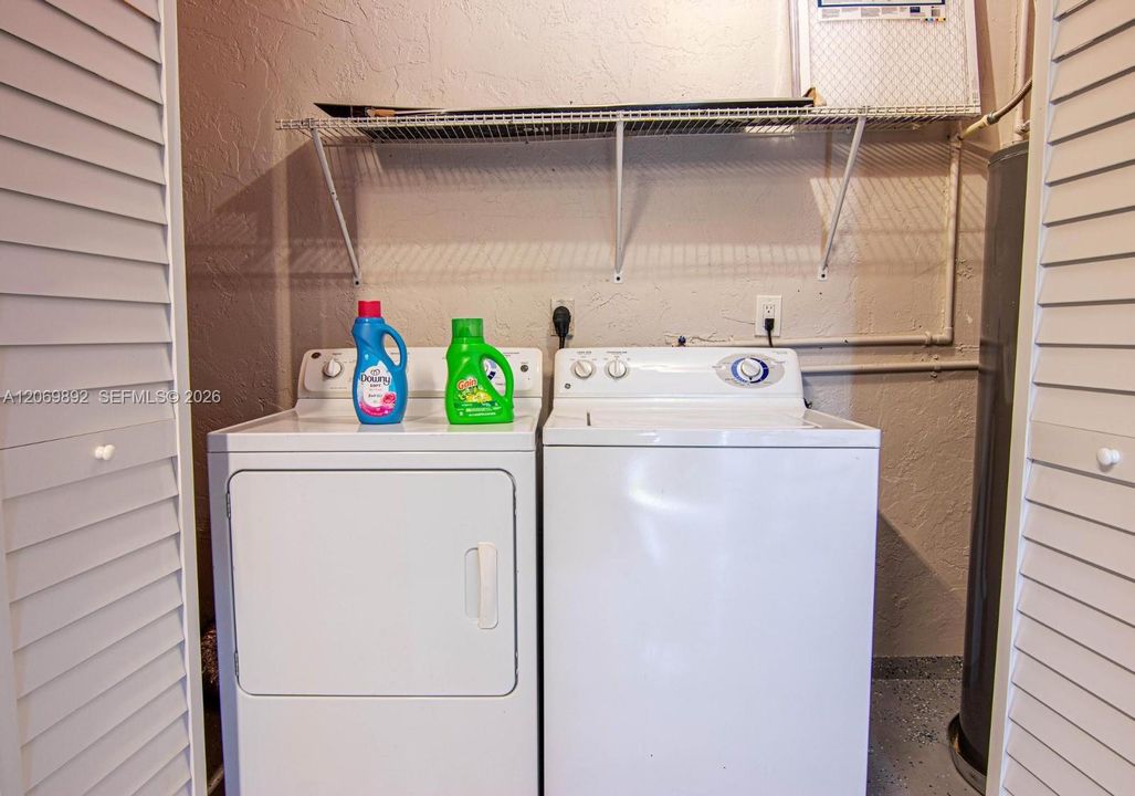 En Venta: $399,900 (3 camas, 2 baños, 1357 Pies cuadrados)