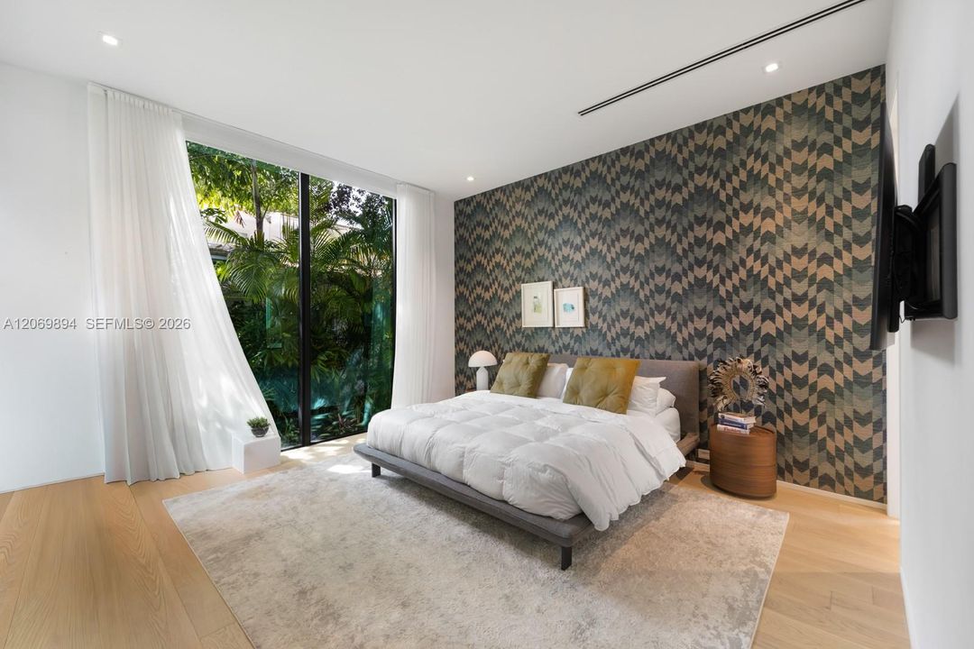 For Sale: $9,700,000 (6 beds, 7 baths, 4590 Square Feet)