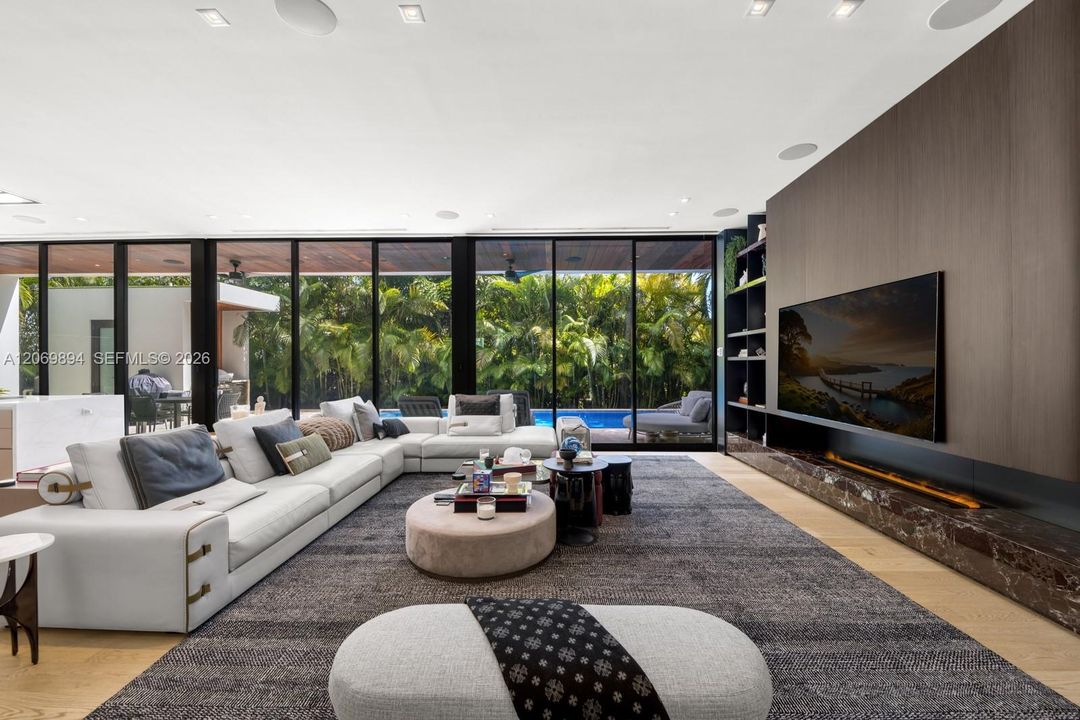 For Sale: $9,700,000 (6 beds, 7 baths, 4590 Square Feet)