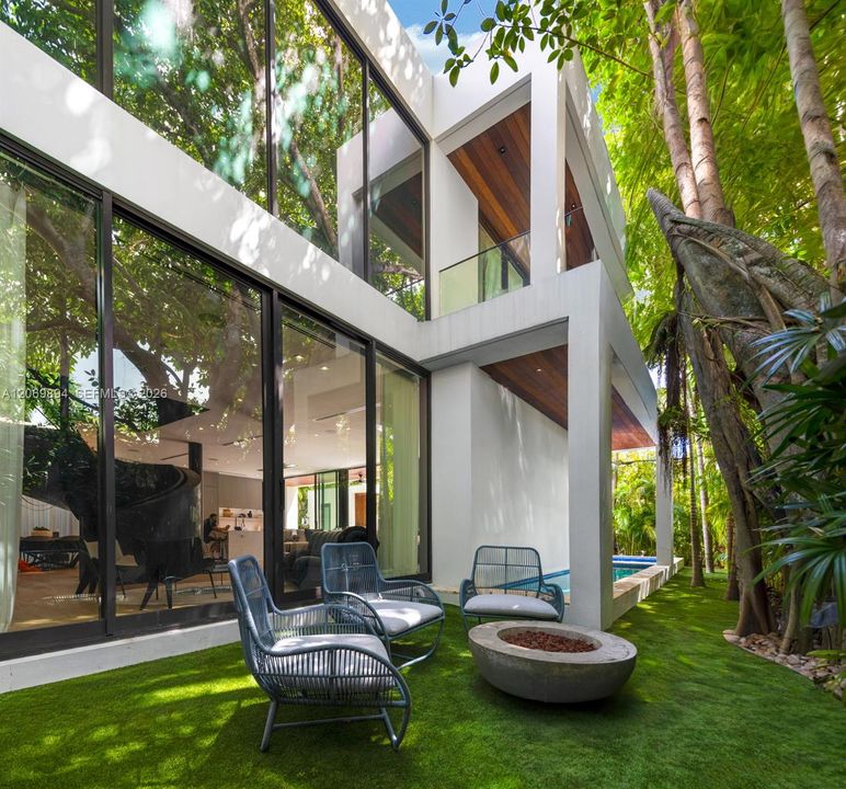 For Sale: $9,700,000 (6 beds, 7 baths, 4590 Square Feet)
