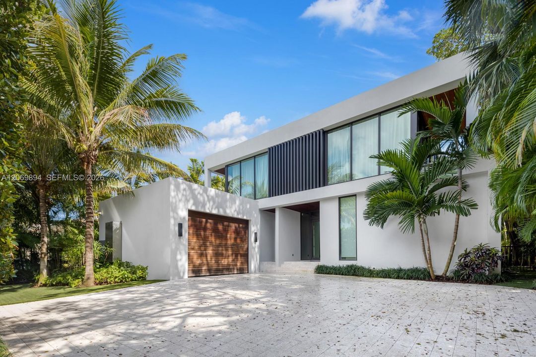 For Sale: $9,700,000 (6 beds, 7 baths, 4590 Square Feet)