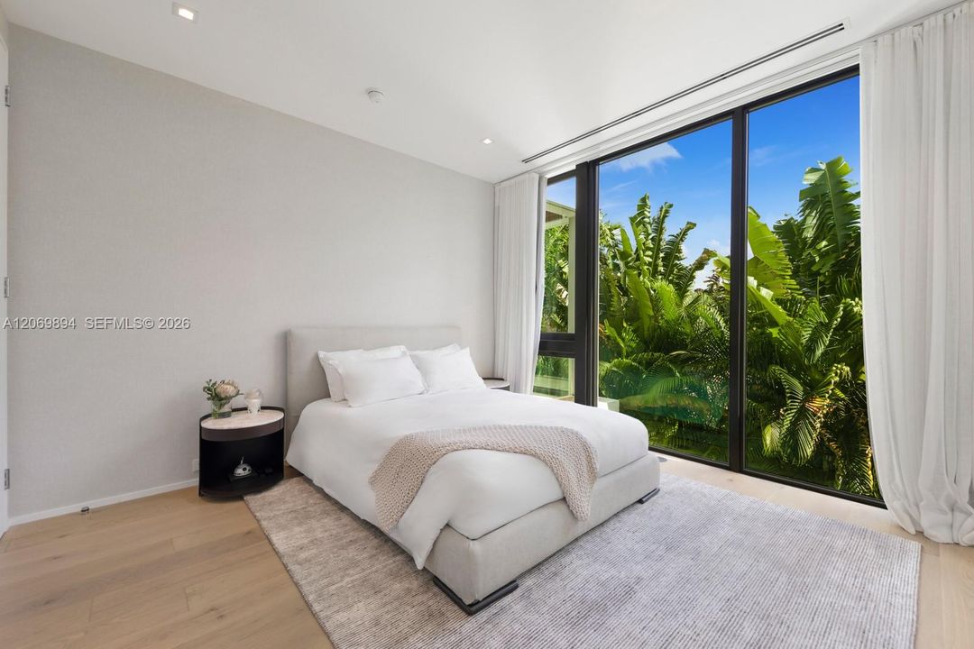 For Sale: $9,700,000 (6 beds, 7 baths, 4590 Square Feet)