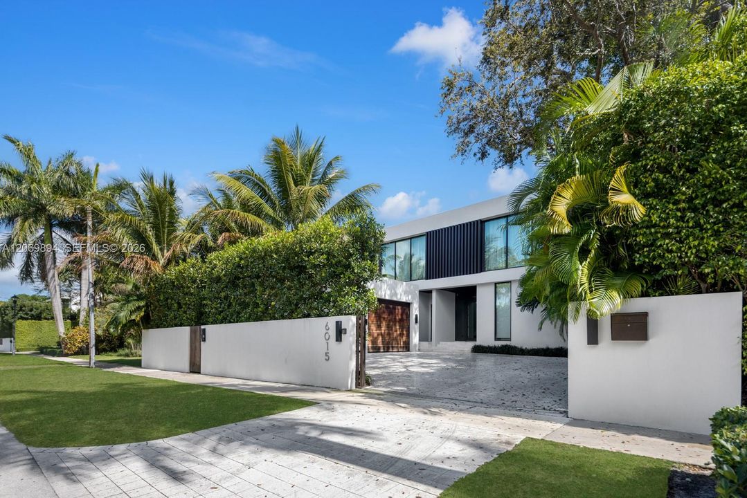 For Sale: $9,700,000 (6 beds, 7 baths, 4590 Square Feet)