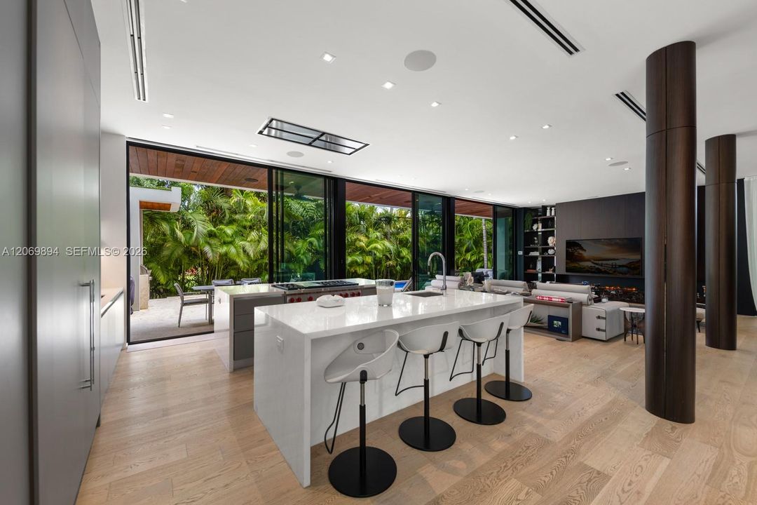 For Sale: $9,700,000 (6 beds, 7 baths, 4590 Square Feet)