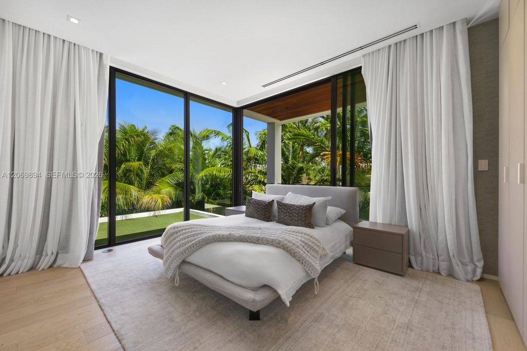 For Sale: $9,700,000 (6 beds, 7 baths, 4590 Square Feet)