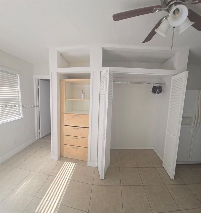 For Rent: $1,600 (1 beds, 1 baths, 1686 Square Feet)