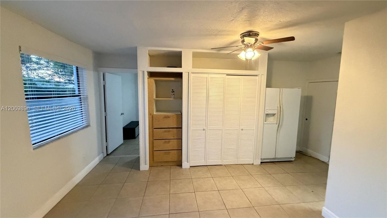 For Rent: $1,600 (1 beds, 1 baths, 1686 Square Feet)