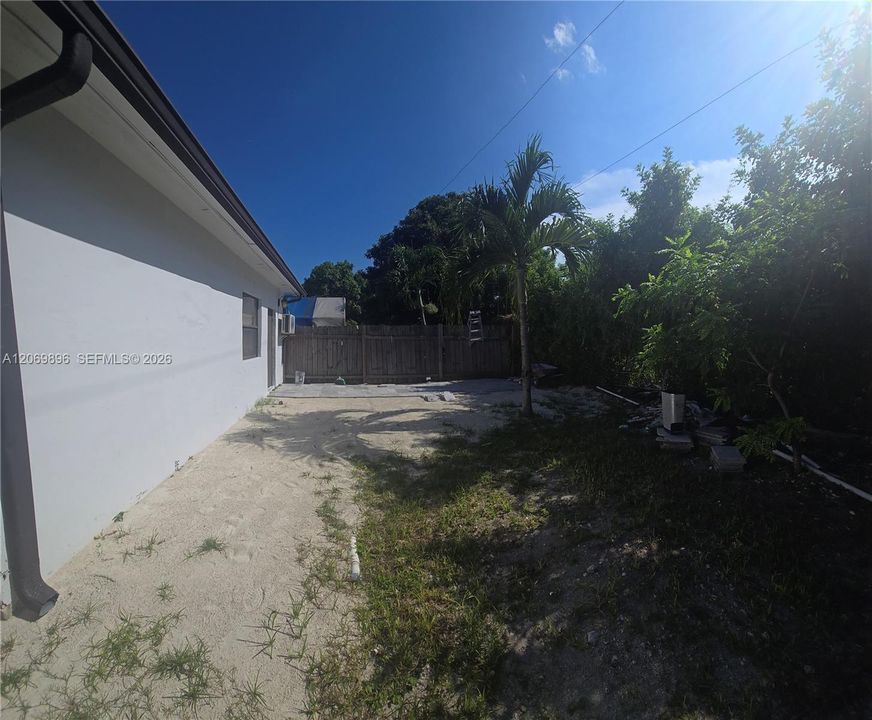 For Rent: $1,600 (1 beds, 1 baths, 1686 Square Feet)