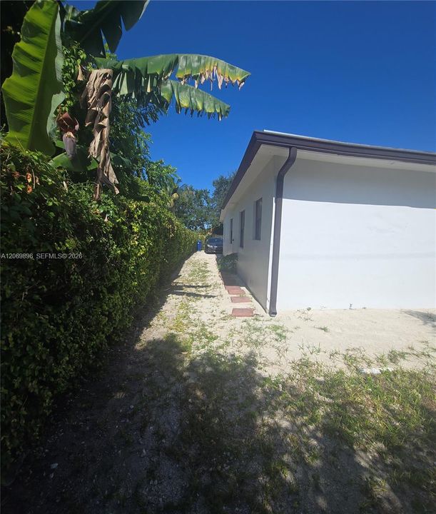 For Rent: $1,600 (1 beds, 1 baths, 1686 Square Feet)