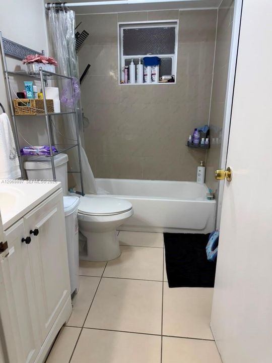 For Rent: $2,100 (2 beds, 1 baths, 960 Square Feet)