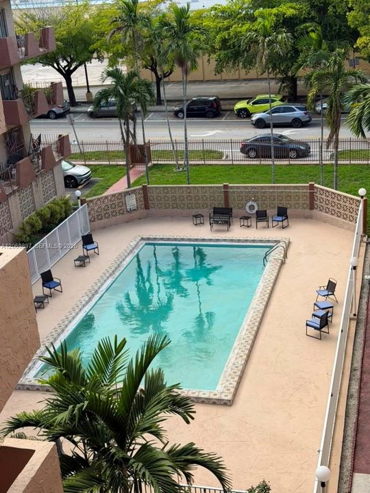 For Rent: $2,100 (2 beds, 1 baths, 960 Square Feet)