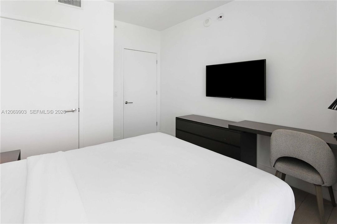 For Rent: $6,500 (3 beds, 2 baths, 1129 Square Feet)
