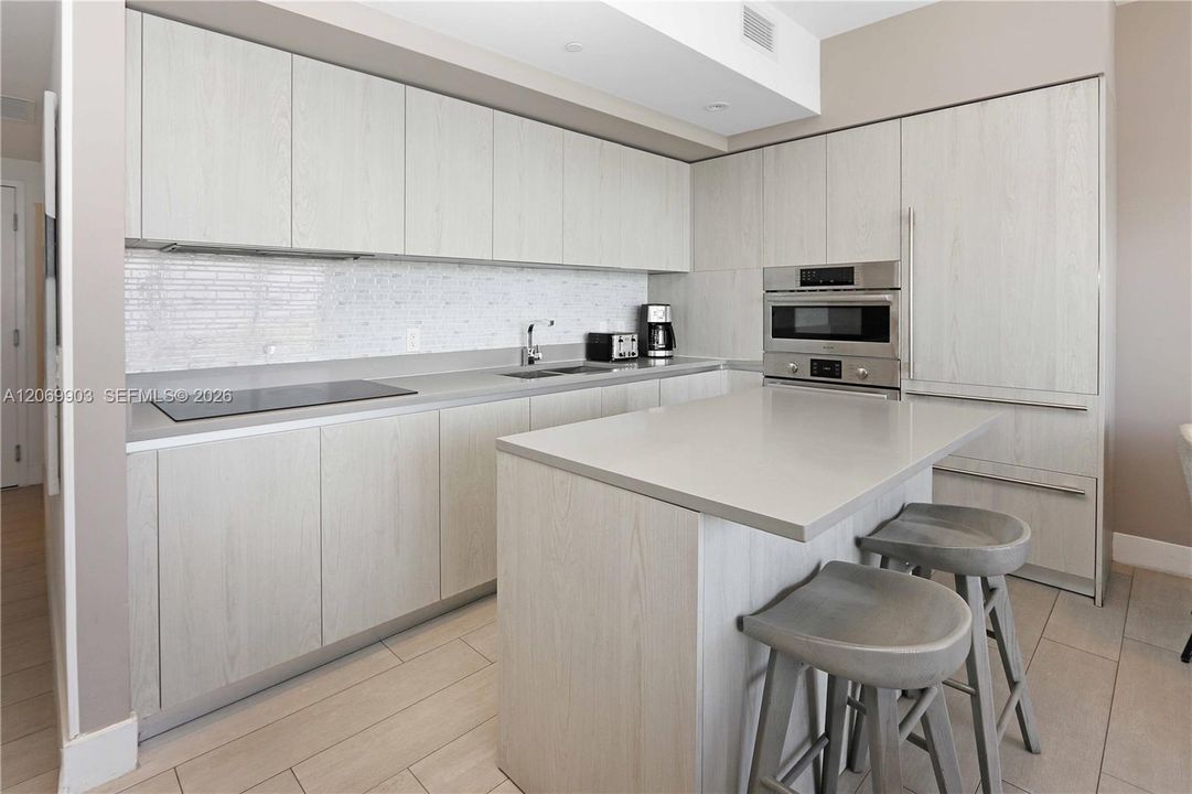 For Rent: $6,500 (3 beds, 2 baths, 1129 Square Feet)