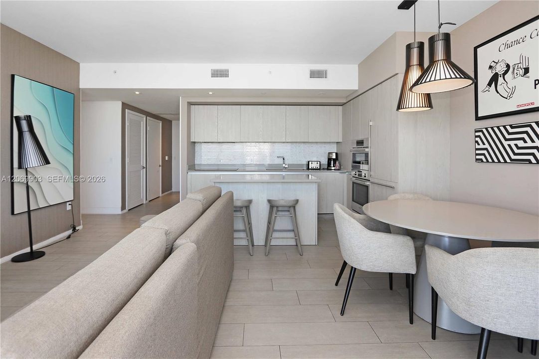 For Rent: $6,500 (3 beds, 2 baths, 1129 Square Feet)