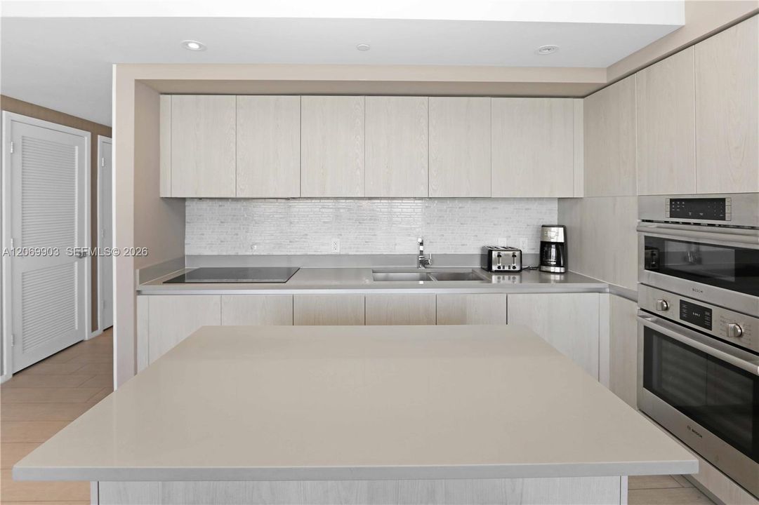 For Rent: $6,500 (3 beds, 2 baths, 1129 Square Feet)